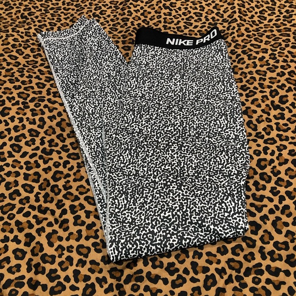 Nike Pants - NIKE Pro Athletic Leggings Mezzo Cheetah Print *L*